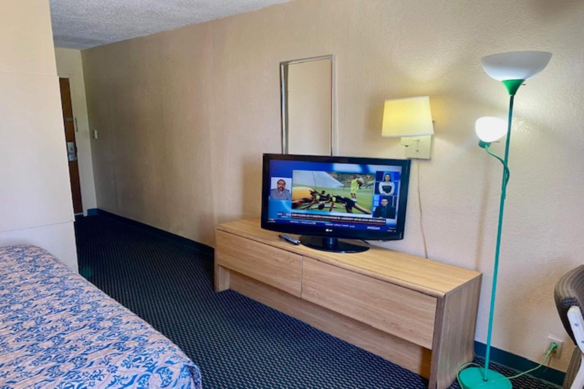 Red Carpet Inn & Suites Lima -Listing Partner Buitenkant foto